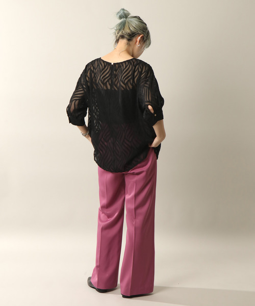 notch.(ノッチ)の「シアージャカードTブラウス(シャツ/ブラウス・レディース・オフホワイト/ホワイト/ブラック/ブルー・M)」の11枚目の写真