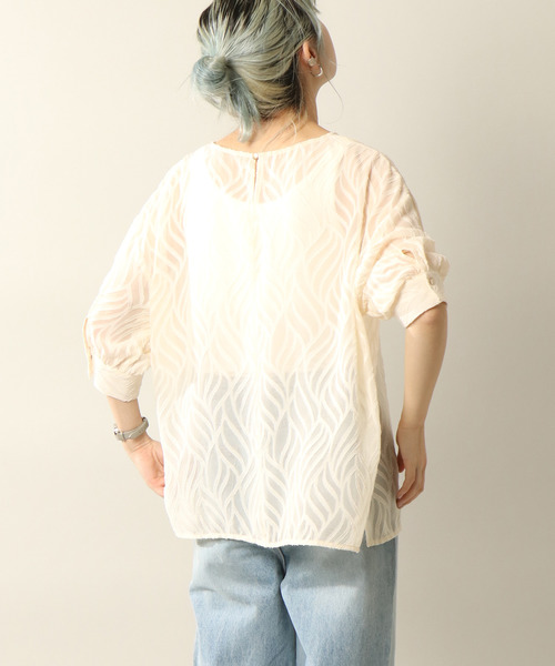 notch.(ノッチ)の「シアージャカードTブラウス(シャツ/ブラウス・レディース・オフホワイト/ホワイト/ブラック/ブルー・M)」の21枚目の写真