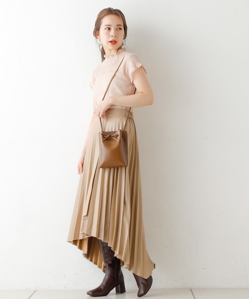 Chico（チコ）の「フェイクレザーイレヘムプリーツスカート/レザースカート（スカート・レディース・ベージュ/ブラウン/アイボリー・FREE）」の7枚目の写真