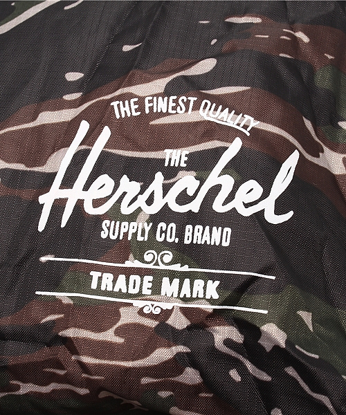 Herschel Supply（ハーシェルサプライ）の「【HERSCHEL】 Packable Daypack　ハーシェル（バックパック/リュック・レディース・カモフラージュ/ブラック・ONE SIZE）」の6枚目の写真