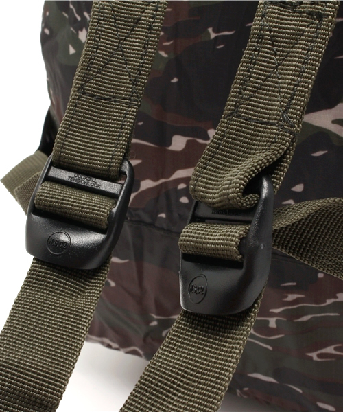 Herschel Supply（ハーシェルサプライ）の「【HERSCHEL】 Packable Daypack　ハーシェル（バックパック/リュック・レディース・カモフラージュ/ブラック・ONE SIZE）」の8枚目の写真