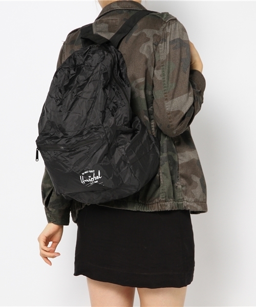 Herschel Supply（ハーシェルサプライ）の「【HERSCHEL】 Packable Daypack　ハーシェル（バックパック/リュック・レディース・カモフラージュ/ブラック・ONE SIZE）」の3枚目の写真