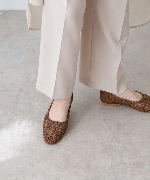 menue（メヌエ）の「スクエアトゥメッシュ編みフラットパンプス（パンプス・レディース・ブラウン/アイボリー/ブラック/キャメル・LL/S/L/3L/M/XS）」の8枚目の写真