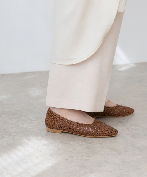 menue（メヌエ）の「スクエアトゥメッシュ編みフラットパンプス（パンプス・レディース・ブラウン/アイボリー/ブラック/キャメル・LL/S/L/3L/M/XS）」の9枚目の写真