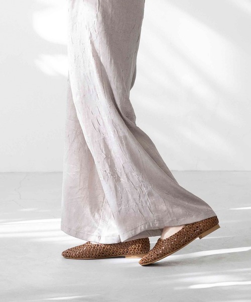 menue（メヌエ）の「スクエアトゥメッシュ編みフラットパンプス（パンプス・レディース・ブラウン/アイボリー/ブラック/キャメル・LL/S/L/3L/M/XS）」の22枚目の写真