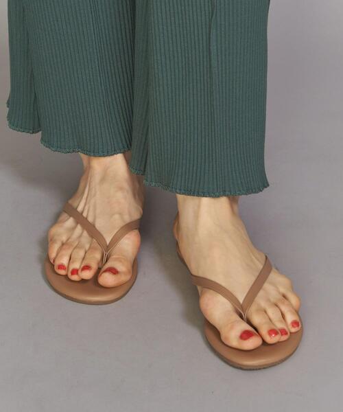 TKEES（ティキーズ）の「＜TKEES＞FOUNDATIONS レザービーチサンダル¨（サンダル・レディース・ベージュ/モカ・5/7/6/8）」の2枚目の写真