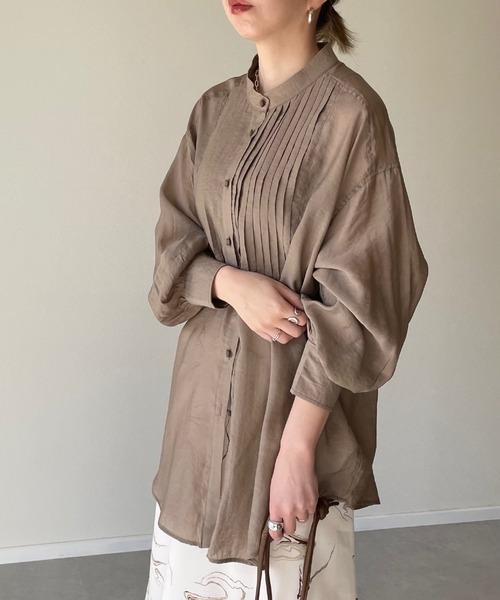 y/m by misato（イムバイミサト）の「シアーピンタックシャツ（シャツ/ブラウス・レディース・パープル/オフホワイト/ダークベージュ・FREE）」の2枚目の写真
