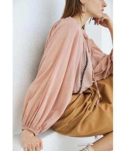 MOUSSY（マウジー）の「STITCH VOLUME SLEEVE ブラウス（シャツ/ブラウス・レディース・ブラック/オフホワイト/ライトオレンジ系・FREE）」の8枚目の写真