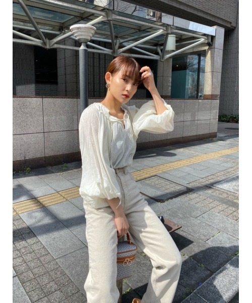 MOUSSY（マウジー）の「STITCH VOLUME SLEEVE ブラウス（シャツ/ブラウス・レディース・ブラック/オフホワイト/ライトオレンジ系・FREE）」の21枚目の写真