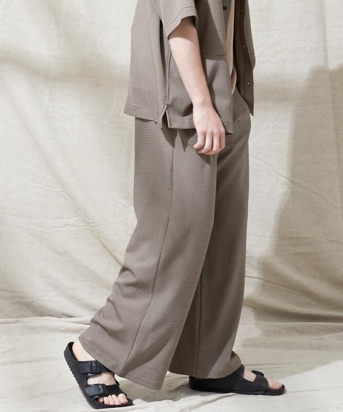 EMMA CLOTHES(エマクローズ)の「ブライトポプリン リラックス テーパード2タックワイドパンツ EMMA CLOTHES(その他パンツ・メンズ・ブラウン/ベージュ/ブラック/ライラック/グレイッシュベージュ/グレイッシュブルー/キナリ/ベージュ系その他・M/L)」の21枚目の写真