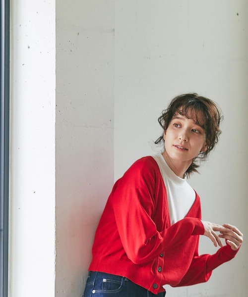 and R（アンドアール）の「ショート丈ロングスリーブカーディガン（カーディガン/ボレロ・レディース・レッド/ネイビー・FREE）」の9枚目の写真