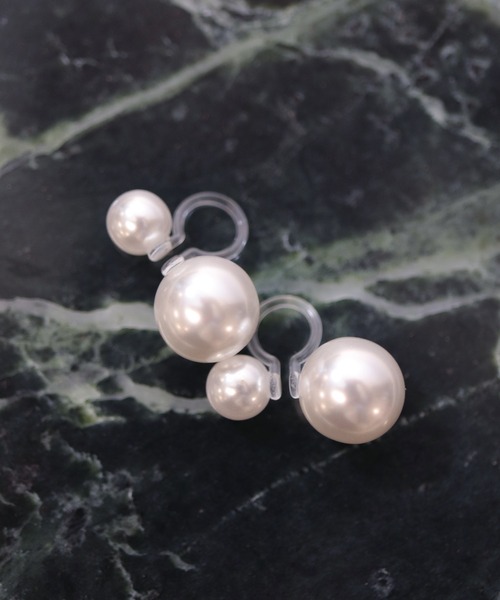 florist(フローリスト)の「【3size展開】ツヤあり×ツヤ消しのパール樹脂オメガイヤリング(イヤリング・レディース・ホワイト系その他2/ホワイト系その他3・L/M/S)」の8枚目の写真