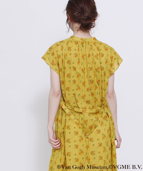 POU DOU DOU（プードゥドゥ）の「VGMサンフラワープリントワンピース（ワンピース・レディース・イエロー・3）」の6枚目の写真