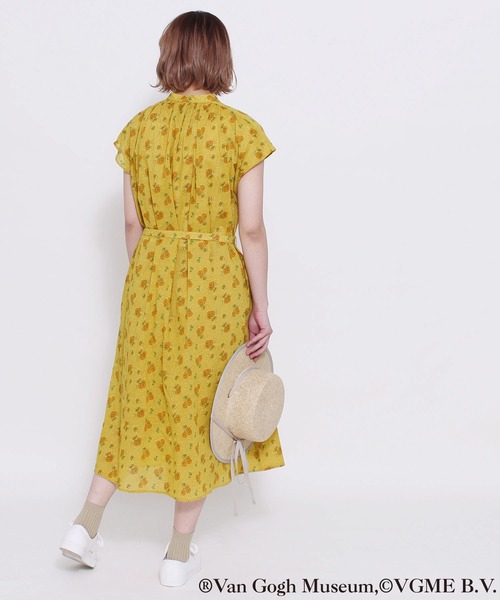 POU DOU DOU（プードゥドゥ）の「VGMサンフラワープリントワンピース（ワンピース・レディース・イエロー・3）」の12枚目の写真