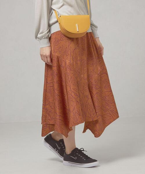 THE STATION STORE(ザ ステーション ストア)の「<ma couleur(マ クルール)>サテン フラワープリント ラッフルスカート(スカート・レディース・ブラック/オレンジ系その他・S/M)」の2枚目の写真