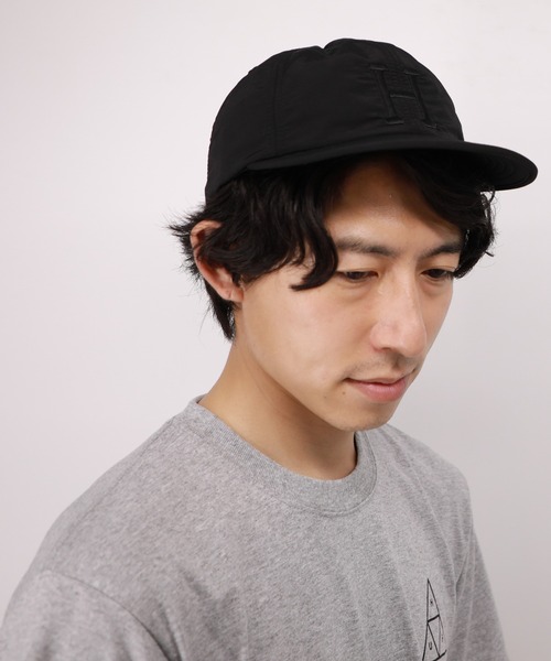 HUF（ハフ）の「HUF FORMLESS CLASSIC H 6 PANEL ハフ フォームレス クラシック ６パネル キャップ（キャップ・メンズ・ブラック/グレー・FREE）」の2枚目の写真