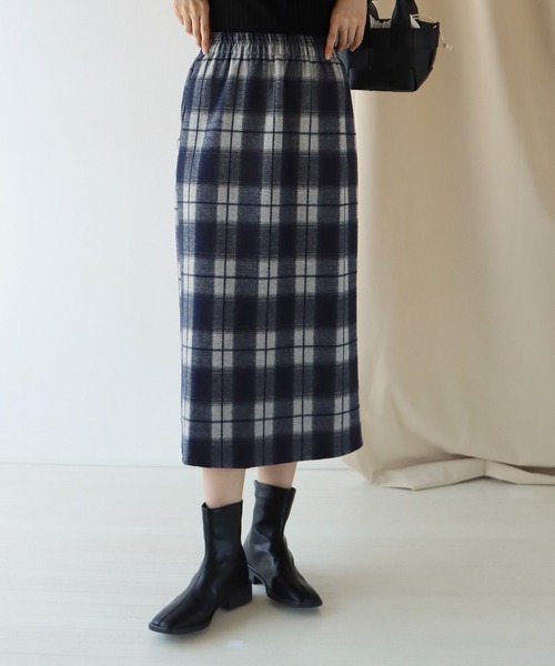 BLUEEAST(ブルーイースト)の「バックスリット チェックスカート(スカート・レディース・ブラック/ベージュ/ネイビー/モカ・MEDIUM)」の14枚目の写真