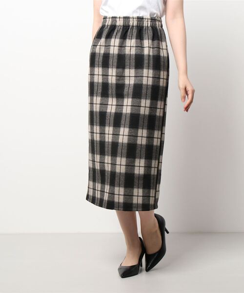 BLUEEAST(ブルーイースト)の「バックスリット チェックスカート(スカート・レディース・ブラック/ベージュ/ネイビー/モカ・MEDIUM)」の8枚目の写真