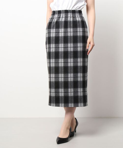 BLUEEAST(ブルーイースト)の「バックスリット チェックスカート(スカート・レディース・ブラック/ベージュ/ネイビー/モカ・MEDIUM)」の11枚目の写真
