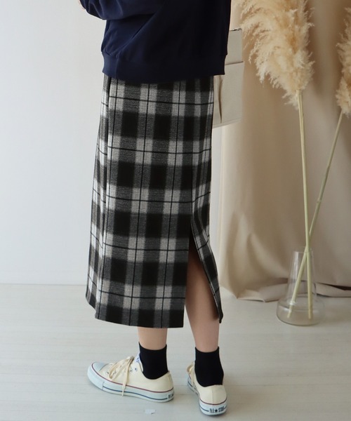 BLUEEAST(ブルーイースト)の「バックスリット チェックスカート(スカート・レディース・ブラック/ベージュ/ネイビー/モカ・MEDIUM)」の15枚目の写真