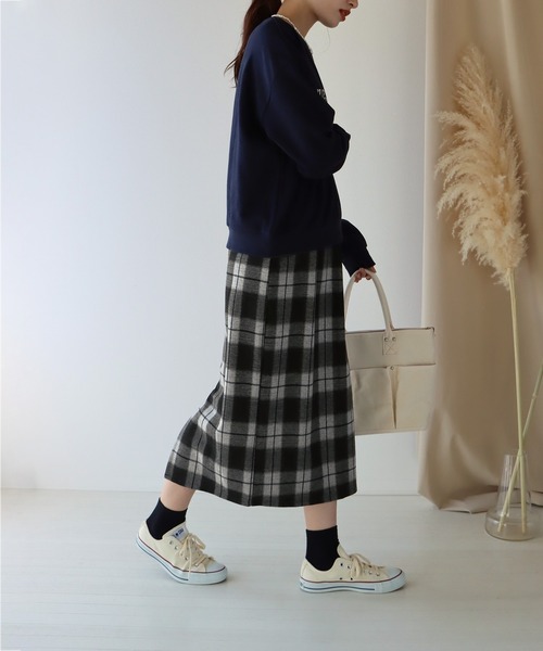 BLUEEAST(ブルーイースト)の「バックスリット チェックスカート(スカート・レディース・ブラック/ベージュ/ネイビー/モカ・MEDIUM)」の17枚目の写真