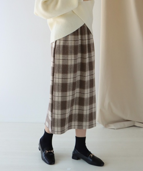 BLUEEAST(ブルーイースト)の「バックスリット チェックスカート(スカート・レディース・ブラック/ベージュ/ネイビー/モカ・MEDIUM)」の21枚目の写真