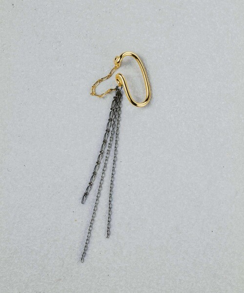 and cloud(アンドクラウド)の「Layered Cuff Curb Long Chain(イヤーカフ・レディース・シルバー/イエローゴールド/ゴールド系その他・FREE)」の3枚目の写真