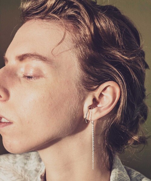 and cloud(アンドクラウド)の「Layered Cuff Curb Long Chain(イヤーカフ・レディース・シルバー/イエローゴールド/ゴールド系その他・FREE)」の7枚目の写真