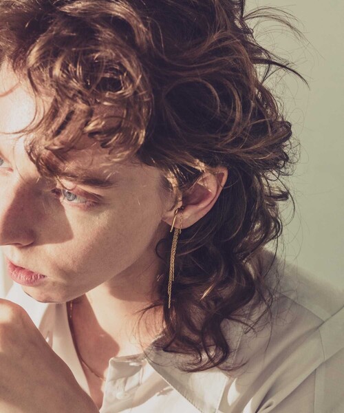 and cloud(アンドクラウド)の「Layered Cuff Curb Long Chain(イヤーカフ・レディース・シルバー/イエローゴールド/ゴールド系その他・FREE)」の9枚目の写真