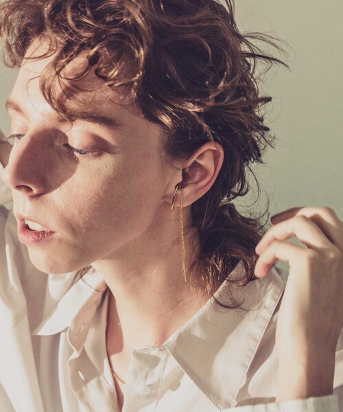 and cloud(アンドクラウド)の「Layered Cuff Curb Long Chain(イヤーカフ・レディース・シルバー/イエローゴールド/ゴールド系その他・FREE)」の10枚目の写真