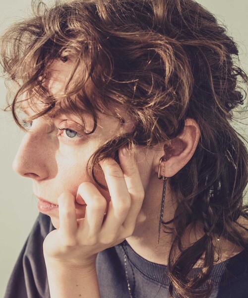 and cloud(アンドクラウド)の「Layered Cuff Curb Long Chain(イヤーカフ・レディース・シルバー/イエローゴールド/ゴールド系その他・FREE)」の11枚目の写真