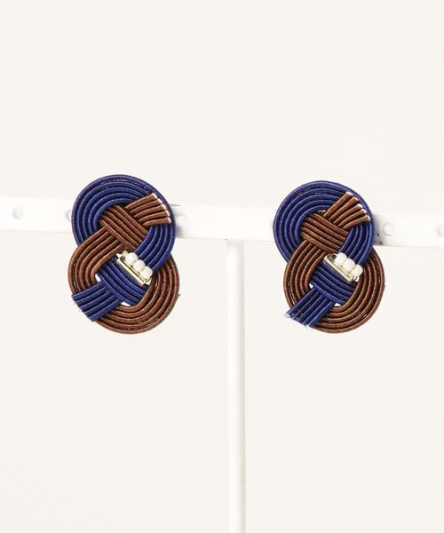 カヤ（カヤ）の「【カヤ】水引あわじ重ねピアス（ピアス（両耳用）・レディース・ホワイト/ブラック/パープル/ブラウン/ゴールド/ブルー・FREE）」の4枚目の写真