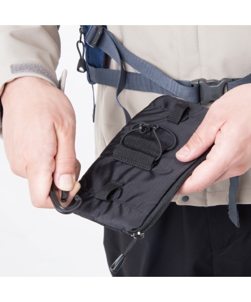 karrimor（カリマー）の「TC shoulder pouch（ショルダーバッグ・メンズ・ライトブルー/ブラック/グレー/ライトオリーブ/イエロー系/グレイッシュブルー/ブラウン/チャコール・ONESIZE/FREE）」の12枚目の写真