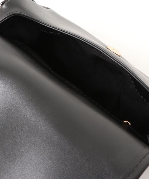 LA VORAGINE（ラ ヴォラジネ）の「定番フェイクレザー　フラップショルダーバッグ（ショルダーバッグ・レディース・ブラウン/ブラック・FREE）」の3枚目の写真