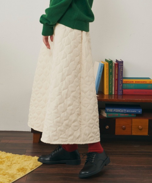 MERLOT（メルロー）の「ラウンドキルト中綿スカート（スカート・レディース・ブラック/カーキ/ナチュラル・FREE）」の12枚目の写真