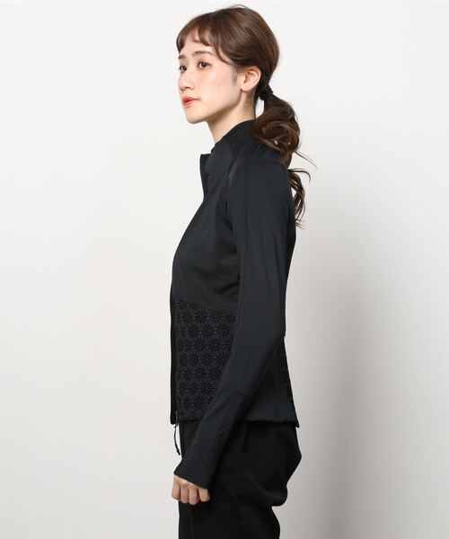 Desigual（デシグアル）の「フロック花柄 ランニングジャケット（スウェット・レディース・ブラック・S/L/M/XL/XS）」の2枚目の写真