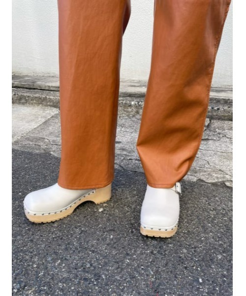 MOUSSY（マウジー）の「BELTED CROGS（サンダル・レディース・アイボリー/ブラック・MEDIUM/SMALL/LARGE）」の21枚目の写真