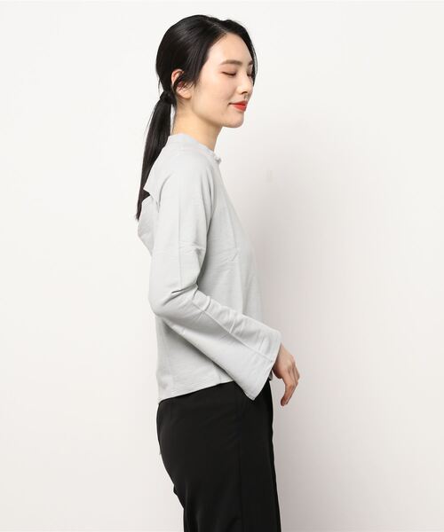 mona Belinda(モナベリンダ)の「背中空き裏毛プルオーバー(Tシャツ/カットソー・レディース・グレー/ブラウン/ブラック・FREE)」の4枚目の写真