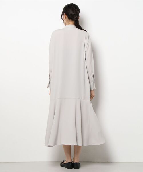 1er Arrondissement（プルミエアロンディスモン）の「シルキージョーゼットバックフレアーワンピース（シャツワンピース・レディース・ブラック/グレイッシュベージュ・38/36）」の11枚目の写真