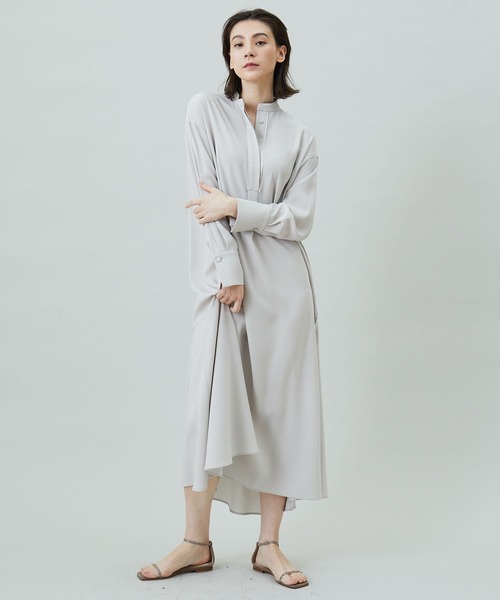 1er Arrondissement（プルミエアロンディスモン）の「シルキージョーゼットバックフレアーワンピース（シャツワンピース・レディース・ブラック/グレイッシュベージュ・38/36）」の2枚目の写真