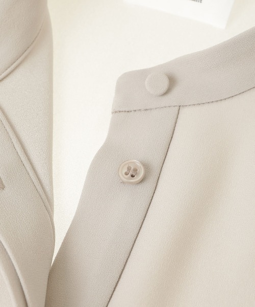 1er Arrondissement（プルミエアロンディスモン）の「シルキージョーゼットバックフレアーワンピース（シャツワンピース・レディース・ブラック/グレイッシュベージュ・38/36）」の5枚目の写真