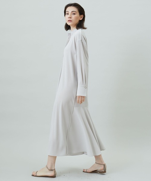 1er Arrondissement（プルミエアロンディスモン）の「シルキージョーゼットバックフレアーワンピース（シャツワンピース・レディース・ブラック/グレイッシュベージュ・38/36）」の12枚目の写真