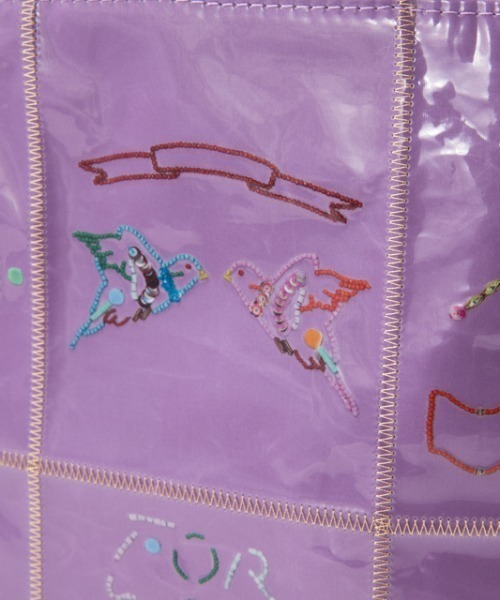 Casselini（キャセリーニ）の「【emiumigumi×Casselini】Casselini(キャセリーニ)刺繍プリントバッグ（ハンドバッグ・レディース・ブラック/パープル・FREE）」の7枚目の写真