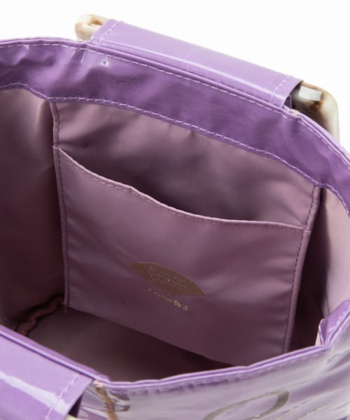 Casselini（キャセリーニ）の「【emiumigumi×Casselini】Casselini(キャセリーニ)刺繍プリントバッグ（ハンドバッグ・レディース・ブラック/パープル・FREE）」の4枚目の写真