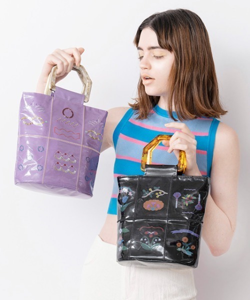 Casselini（キャセリーニ）の「【emiumigumi×Casselini】Casselini(キャセリーニ)刺繍プリントバッグ（ハンドバッグ・レディース・ブラック/パープル・FREE）」の15枚目の写真