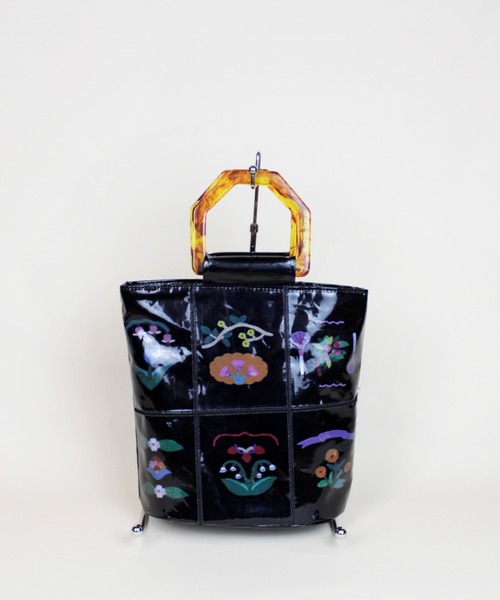 Casselini（キャセリーニ）の「【emiumigumi×Casselini】Casselini(キャセリーニ)刺繍プリントバッグ（ハンドバッグ・レディース・ブラック/パープル・FREE）」の9枚目の写真