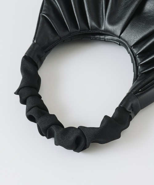 NEUNA（ヌナ）の「ギャザーハンドルバッグ（ハンドバッグ・レディース・ホワイト/ブラック/グリーン・FREE）」の11枚目の写真