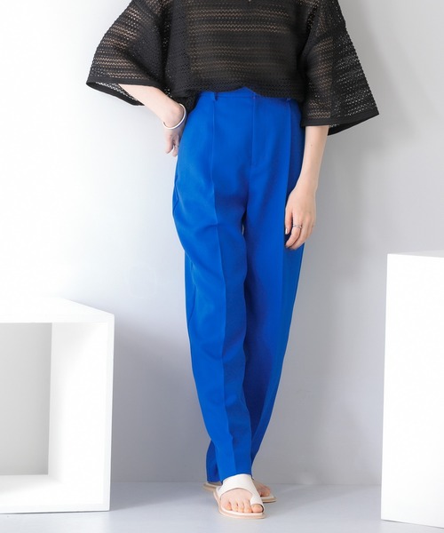 KBF（ケイビーエフ）の「illi　ワンタックセンタープレスパンツ（その他パンツ・レディース・アイボリー/チャコールグレー/ブルー・34/36/38）」の3枚目の写真