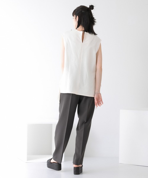 KBF（ケイビーエフ）の「illi　ワンタックセンタープレスパンツ（その他パンツ・レディース・アイボリー/チャコールグレー/ブルー・34/36/38）」の11枚目の写真