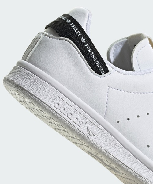 adidas（アディダス）の「スタンスミス [Stan Smith] アディダスオリジナルス (キッズ/子供用)（スニーカー・キッズ・ホワイト×ブラック・22.5cm/23.5cm/24.5cm/25.5cm/23.0cm/24.0cm/25.0cm/22.0cm）」の8枚目の写真